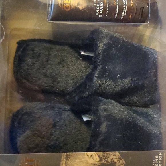 NWT,NIB,THE GENT BRITISH GROOMING KIT FOR MEN. BLACK SLIPPERS TOO! - Picture 7 of 15